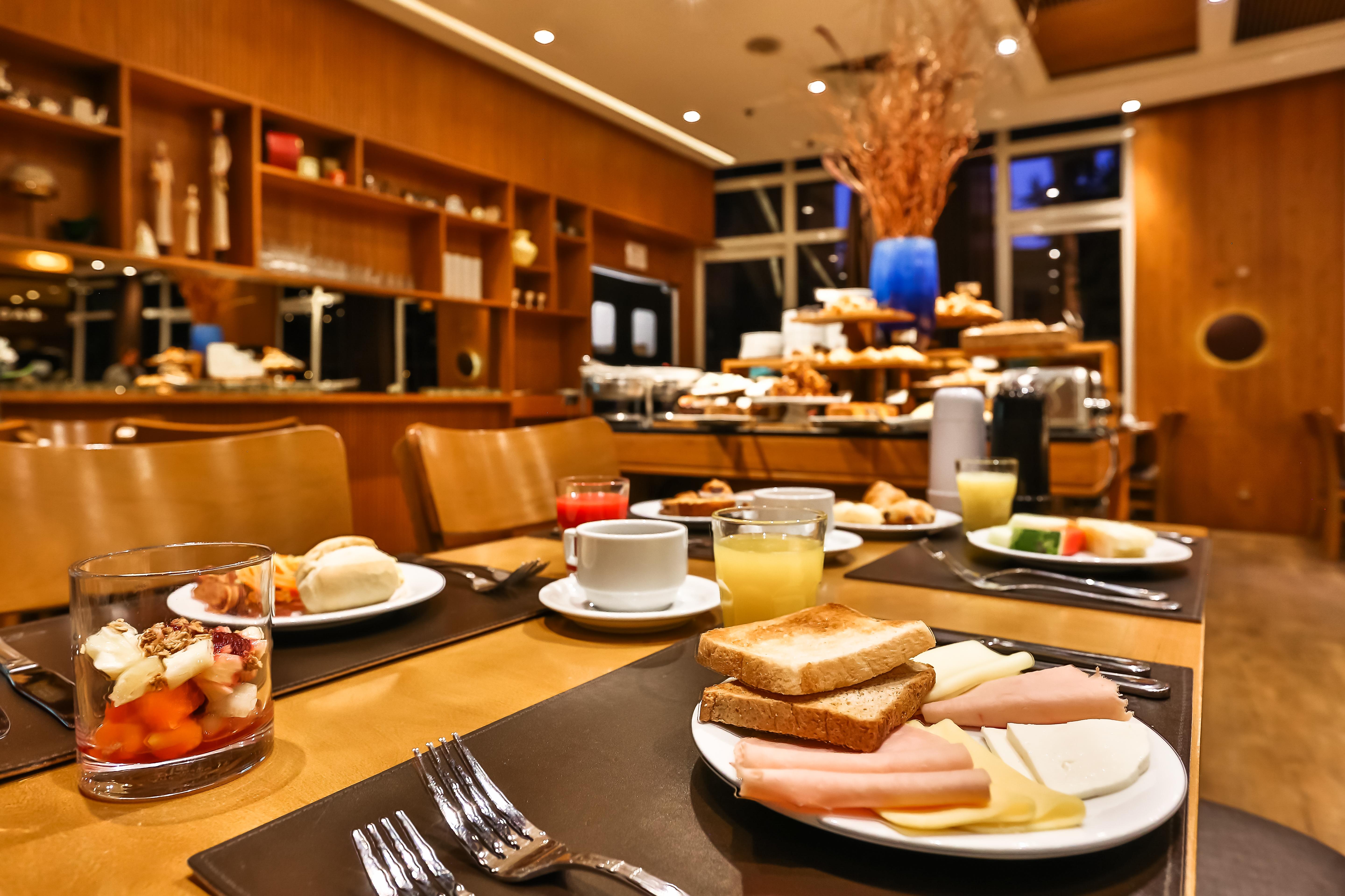 Hotel Radisson Blu São Paulo Exterior foto A breakfast buffet at a hotel